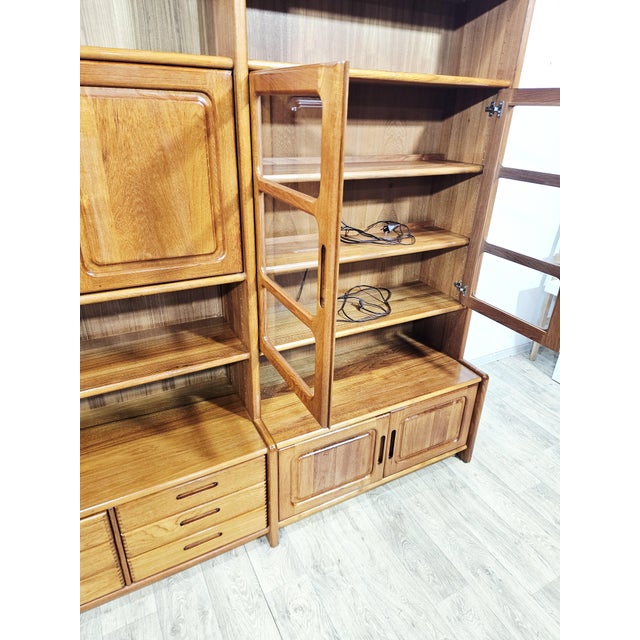 Vintage Danish Modular Shelving Unit in Teak from Dyrlund, 1960s For Sale - Image 16 of 18
