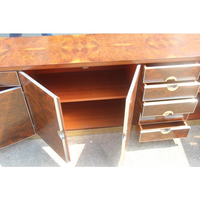Walnut Burl and Brass Sideboard by Carlo Torriggiani, 1970 For Sale - Image 13 of 16