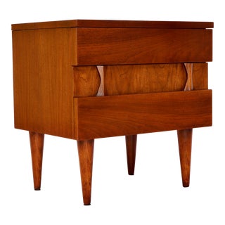 Mid 20th Century Mid Century Modern American of Martinsville Walnut Night Stand For Sale