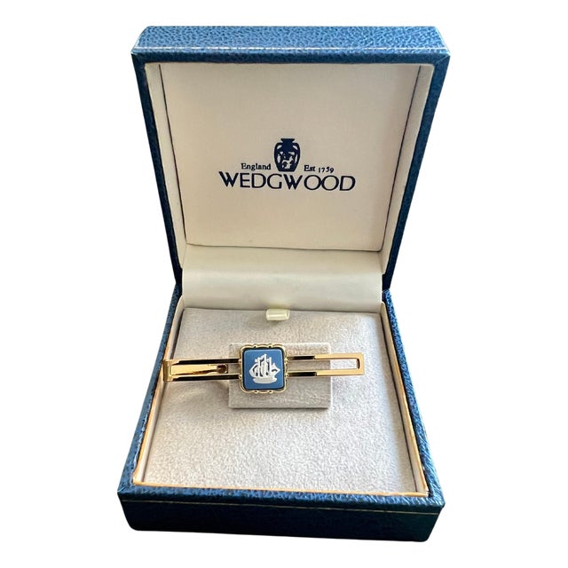 Vintage Royal British "Wedgwood" Jasper ware Gold Plate Tie Clip Circa 1980 For Sale