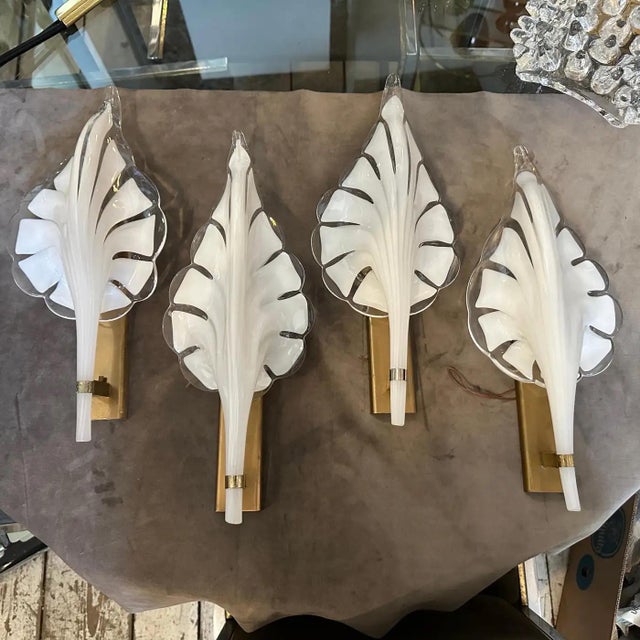 A 1970s Mid-Century Modern White Murano Glass Leaf Wall Sconce by Franco Luce For Sale - Image 9 of 12