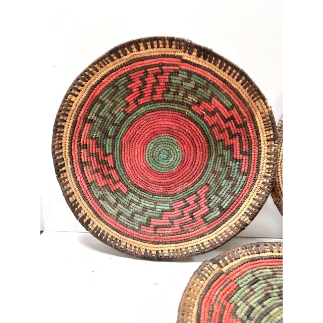 Early 20th Century African Coiled Raffia Basket Bowls – Uganda, Set of 3 For Sale - Image 4 of 8