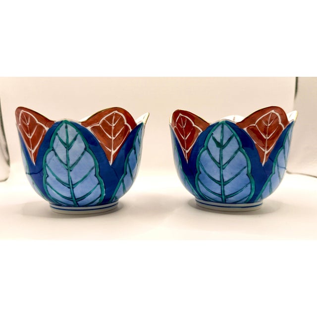 Pair of early 20th Century Japanese Petal Shaped Bowls — Signed Yūsei A refined pair of Japanese bowls, each signed 優斉作...