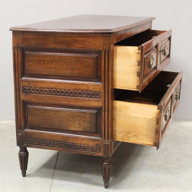 Louis XVI chest of drawers with two drawers Solid walnut Second half of the 18th century - Louis XVI Origin: Italy -...