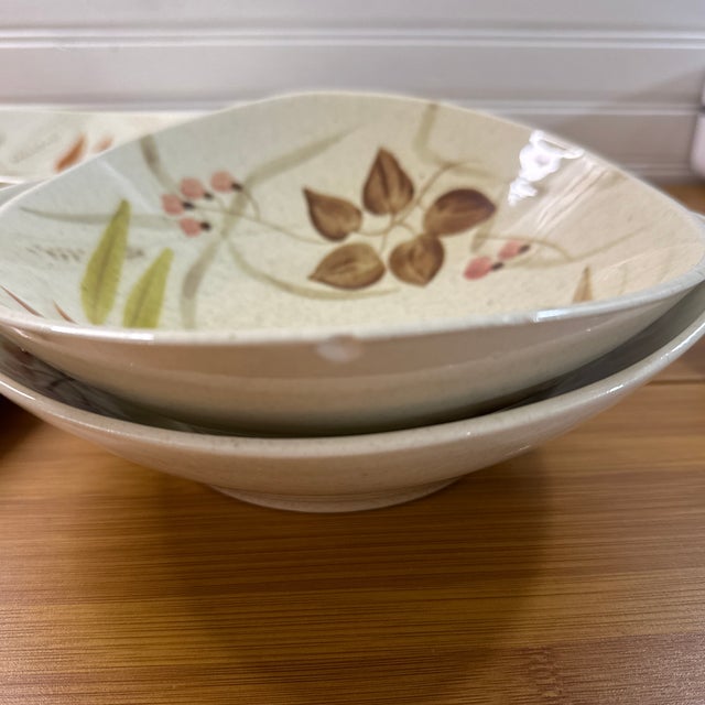 1950s Set of 4 Mid-Century Modern Red Wing Pottery "Random Harvest" Round Vegetable Serving Pasta Bowls For Sale - Image 6 of 7