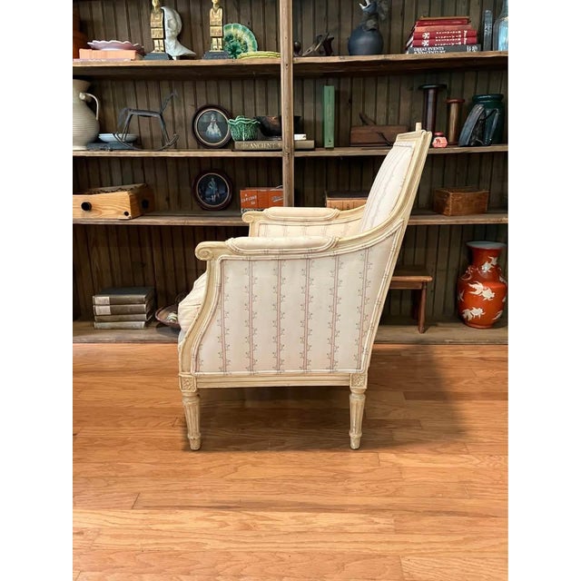 Perfect for a kids room or as an accent chair. This is a smaller scale chair. Has an embroidered style fabric circa 80s...