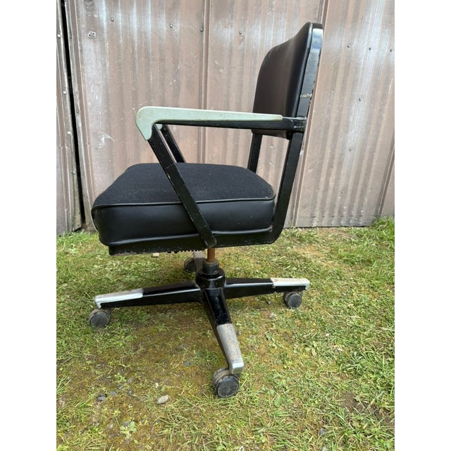 1960s 1960s MCM Rolling Swivel Tanker Chair by McDowell and Craig For Sale - Image 5 of 9