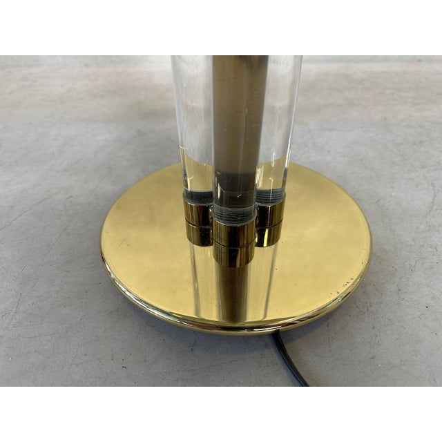 Vintage Hollywood Regency Table Lamp in Brass and Acrylic Glass For Sale - Image 5 of 10