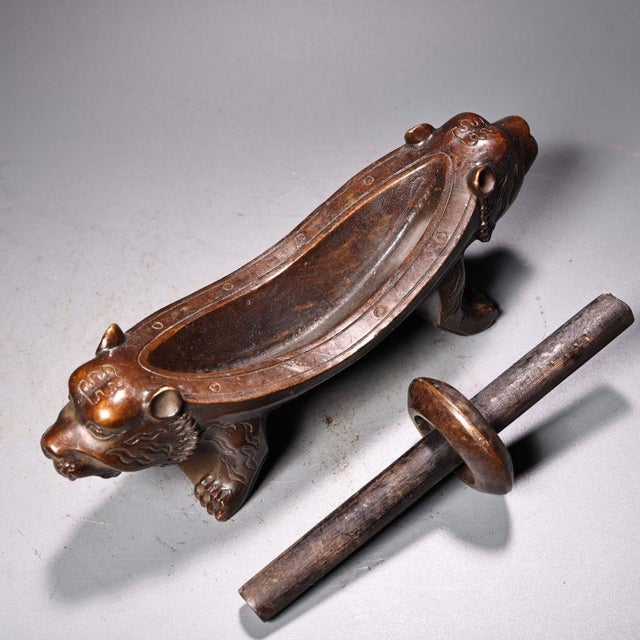 Late 19th Century Asian Bronze Double Tiger Head Herb Grinder With Pestle For Sale - Image 4 of 9