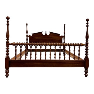 Vintage Queen Size Colonial Style 4 Poster Pediment Spool Spindle Cannonball Bed For Sale