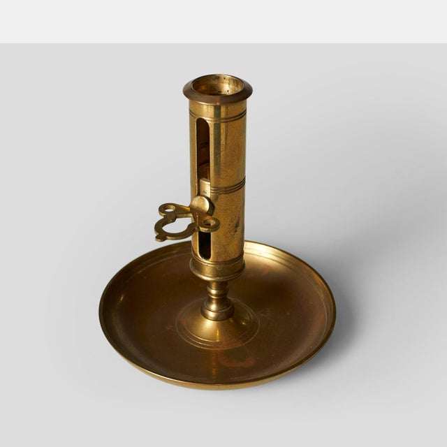 A Collection of sixteen brass candle sticks, various sizes and shapes. For Sale In San Francisco - Image 6 of 8