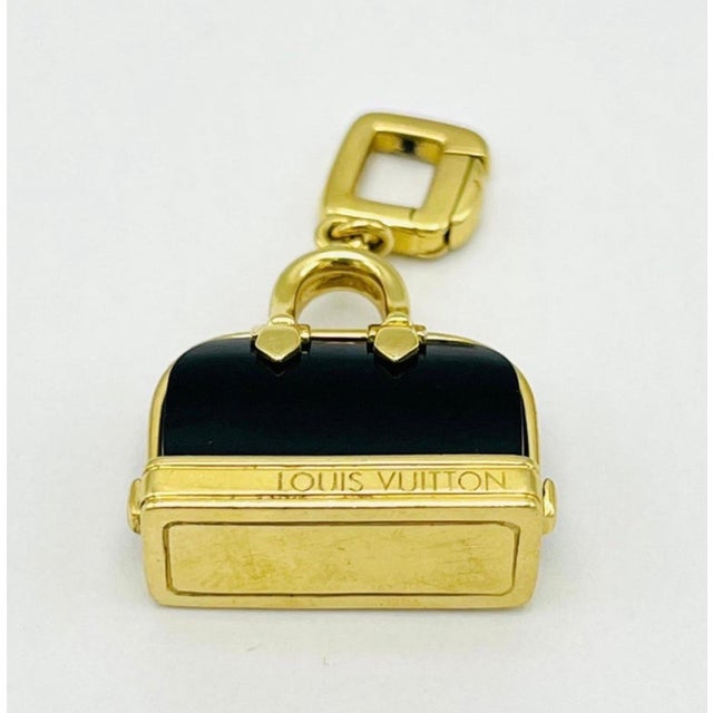 Blue Louis Vuitton Padlock & Keys+ Two Bags Charm Yellow Gold Bracelet 125.7 Gm 18 KG For Sale - Image 8 of 18