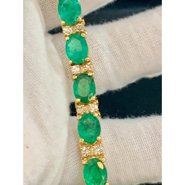 Modern 22 Carat Natural Emerald & Diamond Cocktail Tennis Bracelet 14 Karat Yellow Gold For Sale - Image 3 of 8