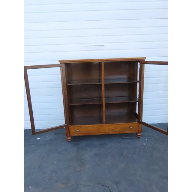 Early 20th Century Peck and Hills Furniture Tiger Oak China Cabinet Bookcase Cupboard 6569 For Sale - Image 5 of 18