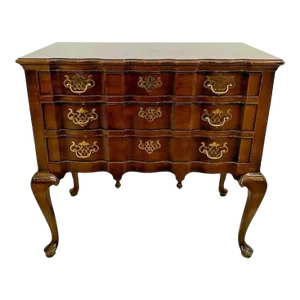 1980s Vintage Henredon Server Buffet Sideboard Chest 3 Drawer Queen Anne Chippendale
