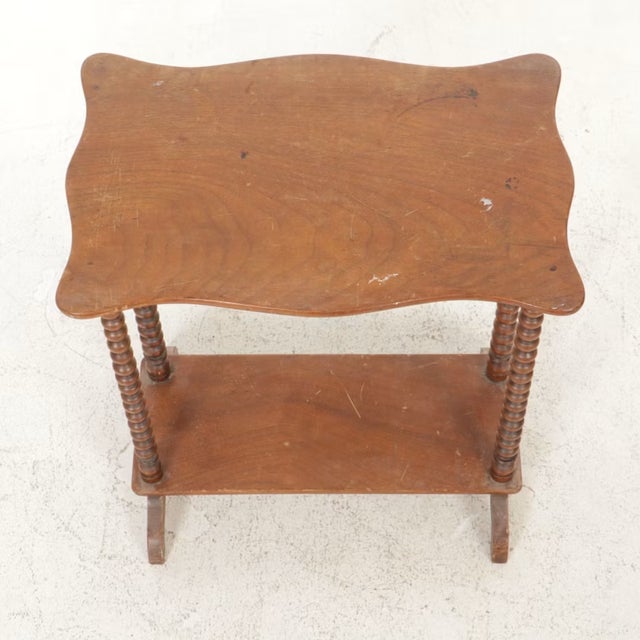 19th Century Victorian Walnut Side Table With Bobbin Legs & Scalloped Top For Sale In Cincinnati - Image 6 of 7
