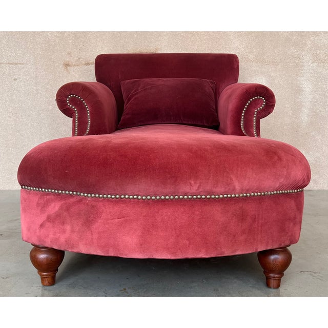 1940s 20th Italian Maroon Velvet Chaise Longue With Arms For Sale - Image 5 of 9