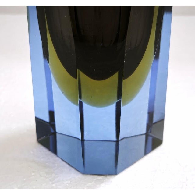 Geometric Faceted Uranium Sommerso Murano Glass Vase, Italy 1960s For Sale - Image 14 of 18