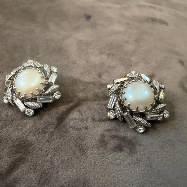 Silver 1950s Art Deco Costume Jewelry Silver Plated Metal Italian Clip-on Earrings For Sale - Image 8 of 10