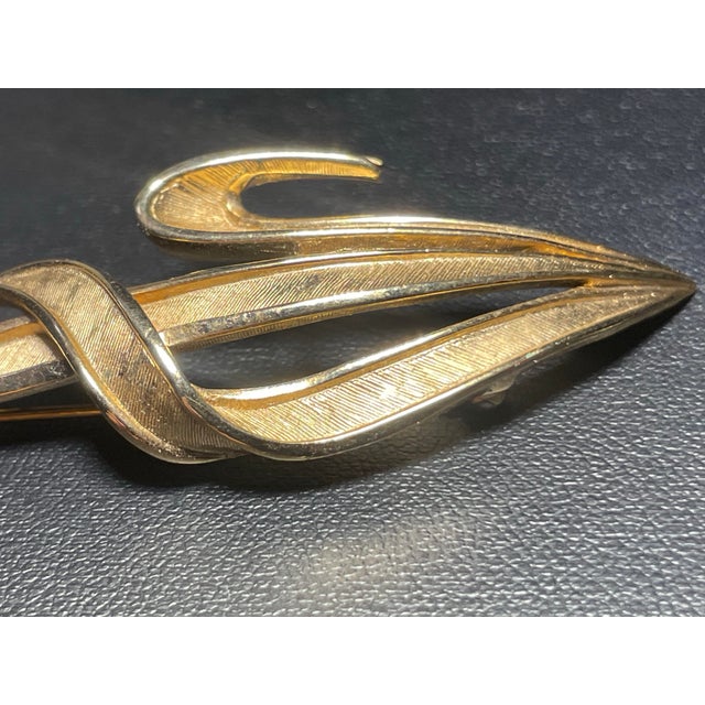 Trifari MCM Jewelry by Trifari Flame Ribbon Brooch For Sale - Image 4 of 8