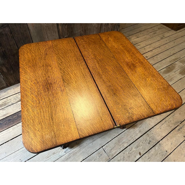 Lovely American oak game table - the top lifts up on hinge - then swivels to lay flat . - In very good condition. Elegant...