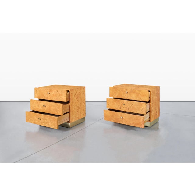 Thomasville Mid-Century Modern Burl Wood and Brass Nightstands by Founders for Thomasville For Sale - Image 4 of 15