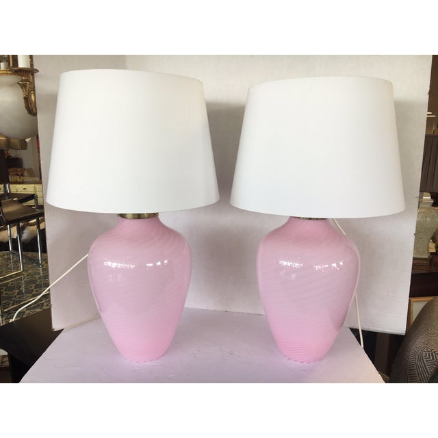 Elegant pair of Murano glass pink swirl bulbous table lamps. Made in Italy, circa 1970s. Note that shade are not original....