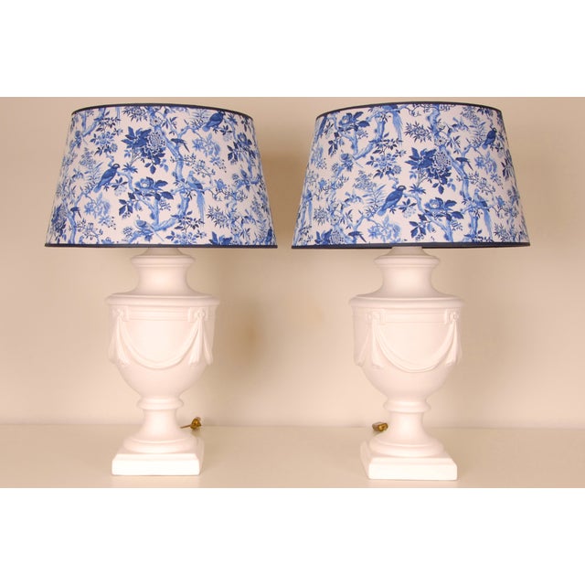 1980s Vintage Table Lamps Traditional Blue and White Birds a Pair For Sale - Image 11 of 11