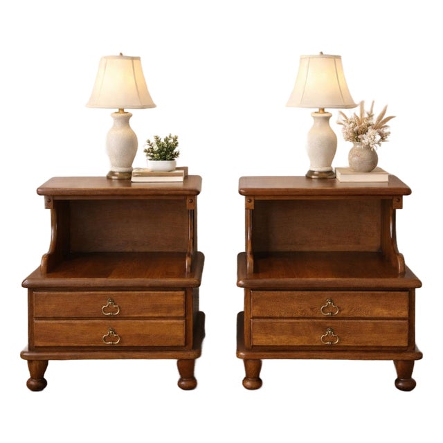 1960s Pair of Solid Maple Colonial Revival End Tables With Sculpted Arch Supports, Attributed to Ethan Allen For Sale