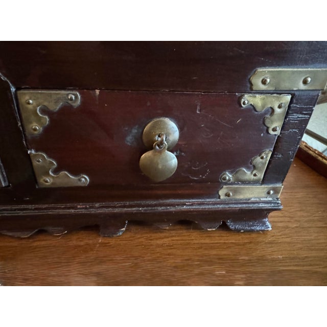 Mid 20th Century Mid 20th Century Vintage Chinoiserie Lacquered Wooden Jewelry Box Adorned With Brass Hinges & Koi Fish Latch For Sale - Image 5 of 12