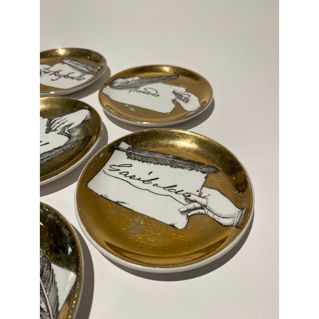 1950s Set of Seven Vintage Italian Gilt Porcelain “Autografi” Coasters by Piero Fornasetti For Sale - Image 5 of 12