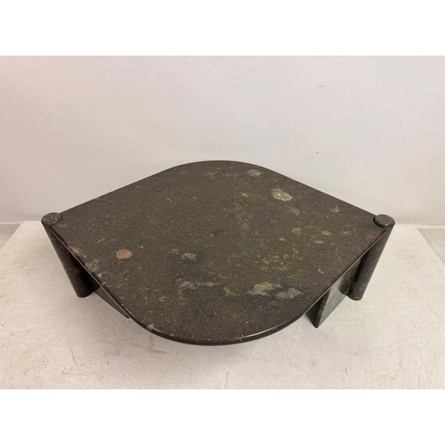 Vintage Sculptural Eye Shaped Coffee Table in Fossil Marble, 1980s For Sale - Image 9 of 15