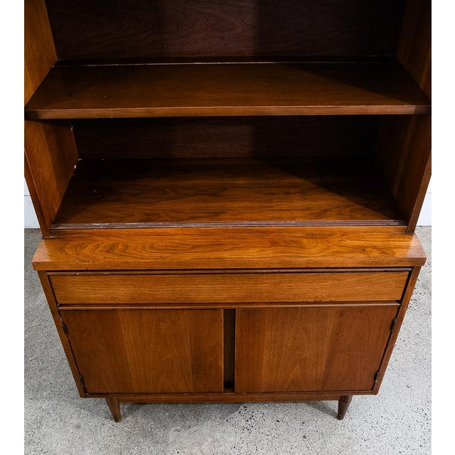 Brown 1960s Mid Century Modern China Cabinet Hutch Glass Display Walnut Furniture Drawers For Sale - Image 8 of 12