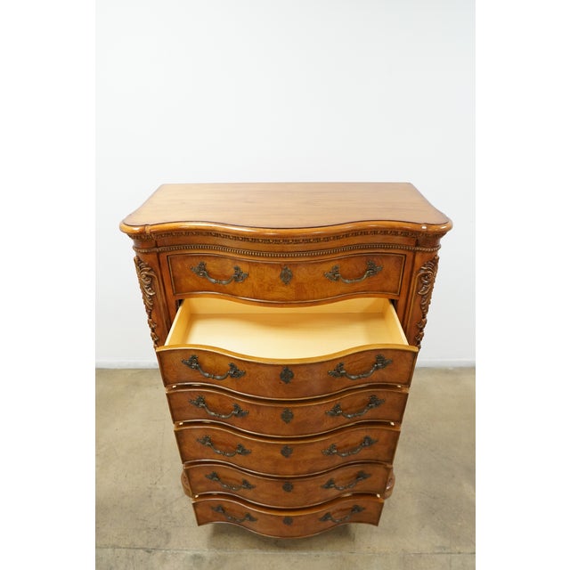 Vintage Traditional Serpentine 6-Drawer Chest For Sale - Image 13 of 18