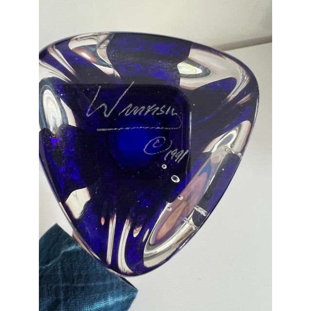 2000 - 2009 Vintage 1991 Signed Winfisky Cobalt Blue Cased Art Glass Trumpet Vase - 8" For Sale - Image 5 of 5