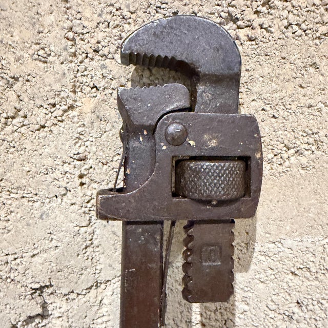 Vintage Stillson-Pattern Adjustable Pipe Wrench Classic Wooden Handle For Sale - Image 11 of 17