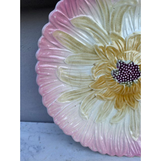 French Country French Majolica Pink Daisy Plate Orchies, Circa 1890 For Sale - Image 3 of 4