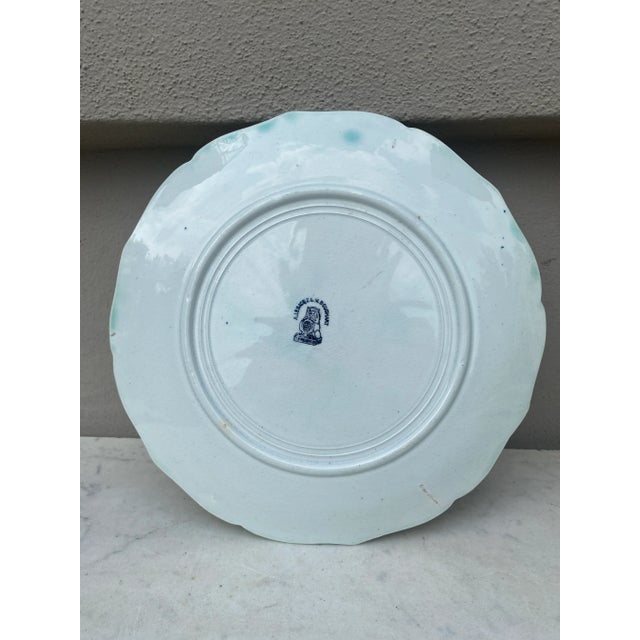 French Majolica Saint Amand Bird Plate, Circa 1890 For Sale - Image 4 of 4