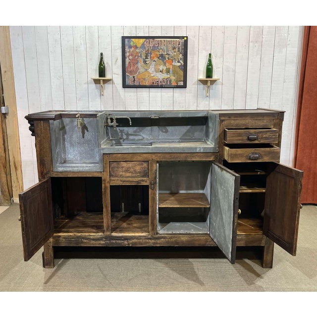 Early 20th century oak bar counter with its period zinc and tin cladding - H=1m30 W=2m01 D=62cm.