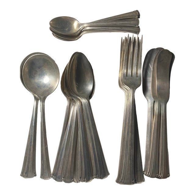Sterling Silver Mixed Set of American Reed & Barton 1889-1946. 3 Soup 5 Butter 11 Teaspoon 5 Dinner Forks 6 Demitasse Spoons - 30 pcs For Sale
