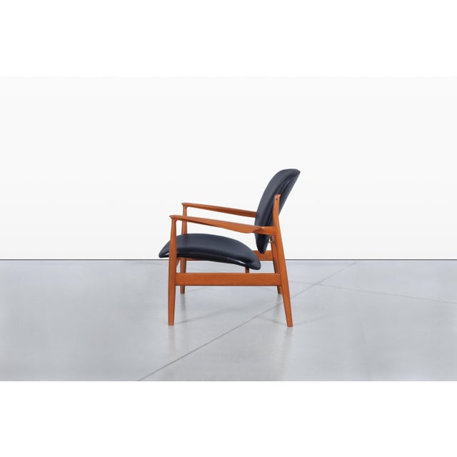 Wood Danish Modern Fd-136 Teak and Leather Lounge Chair by Finn Juhl for France and Son For Sale - Image 7 of 14
