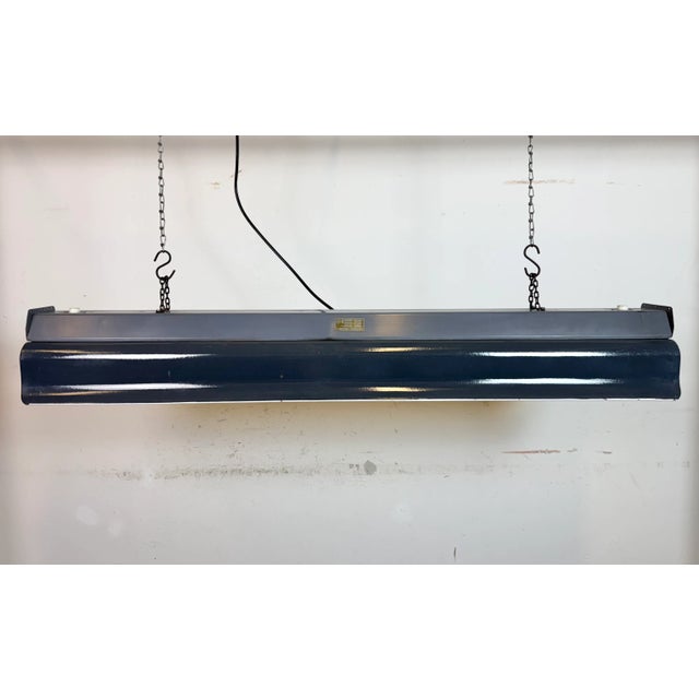 This industrial tube light was made by elektrosvit in fot er czechoslovakia during the 1960s. It features a dark grey...