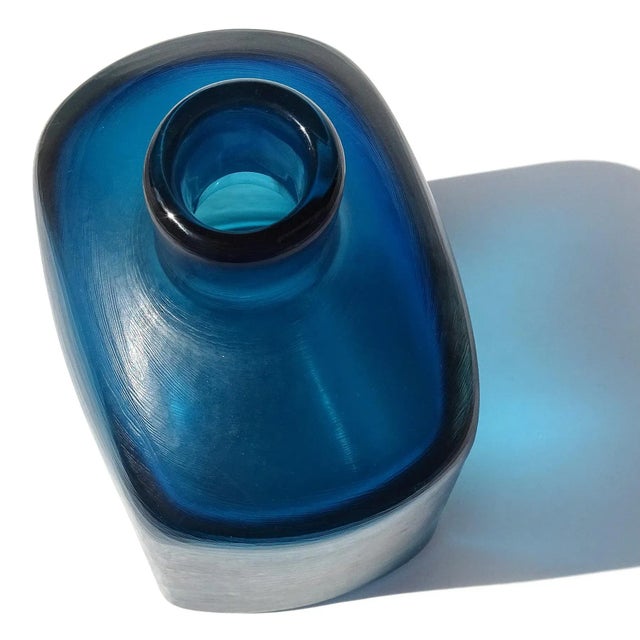 Mid 20th Century Vintage Murano Paolo Venini Signed Sommerso Navy Blue Inciso Technique Italian Art Glass Flower Vase For Sale - Image 5 of 7