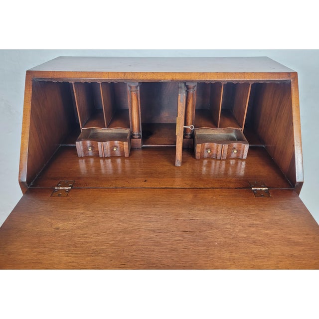 Edwardian Bureau Desk in Walnut, 1910 For Sale - Image 11 of 18