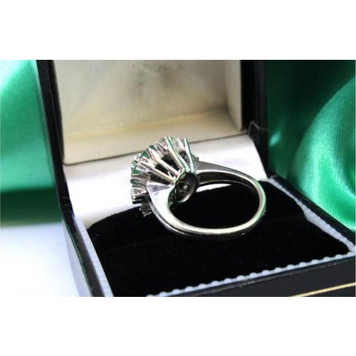 White Gold Ring with Brilliant-Cut Diamonds and Calibrated Emeralds For Sale - Image 6 of 9