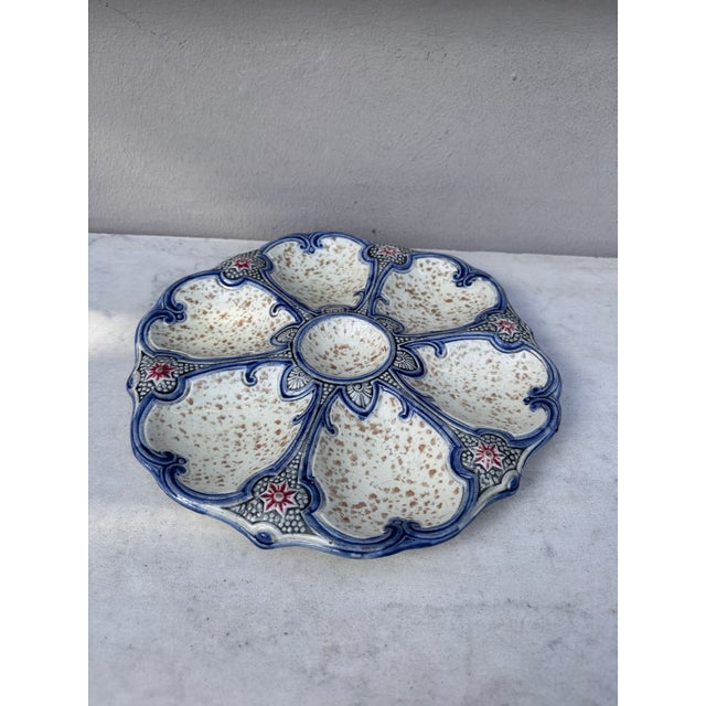 19th-Century Majolica oyster plate Wasmuel, the wells are divided by blues lines, and red stars. Reference / Page 48...