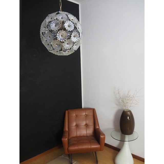 1990s Vintage Italian Sputnik Crystal Pendant Light with 51 Daisy Clear Glasses, 1990s For Sale - Image 5 of 16