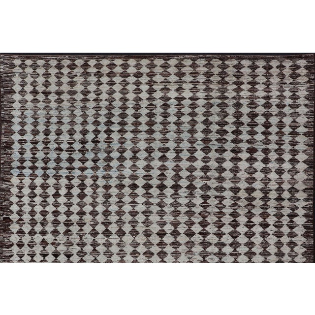 White and brown rug with modern casual design and natural wool, Keivan Woven Arts / rug AFG-29932, country of origin /...