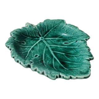 Wedgwood & Barlaston of Etruria Majolica Green Leaf Shaped Plate For Sale