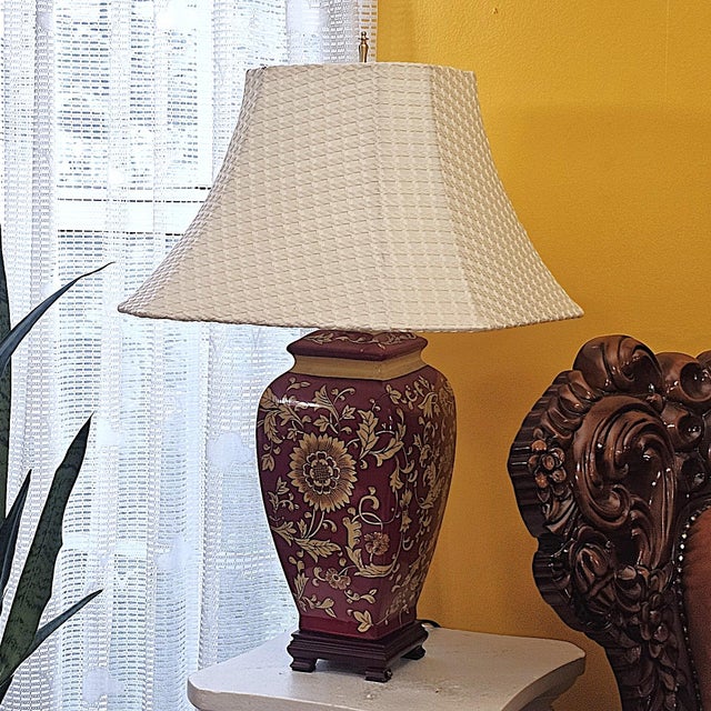 Vintage Chinoiserie Style Porcelain Table Lamp With Hand-Painted Floral Motif For Sale - Image 16 of 18